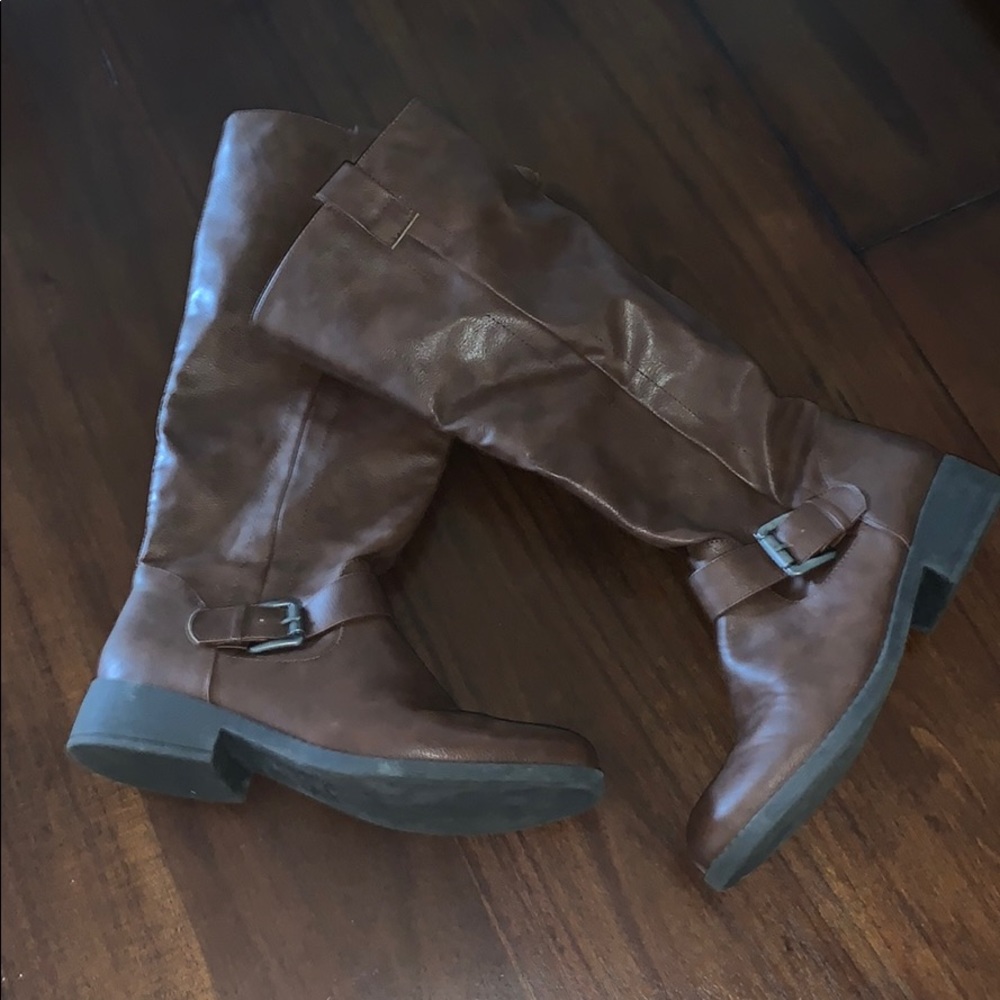 Brown boots in very good condition